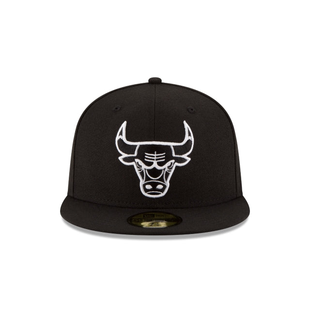 Chicago Bulls Black & White 59FIFTY Fitted Hat - Image 2